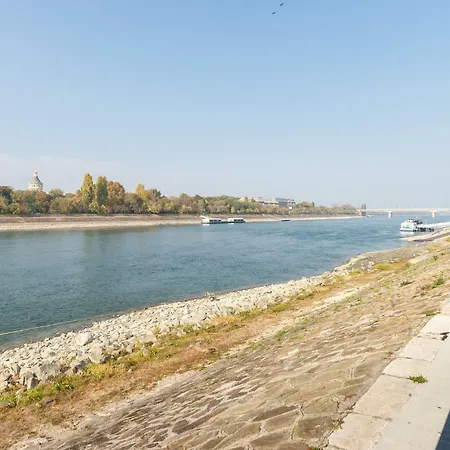 Riverview Deluxe/garage&swimming Pool Free Apartment *